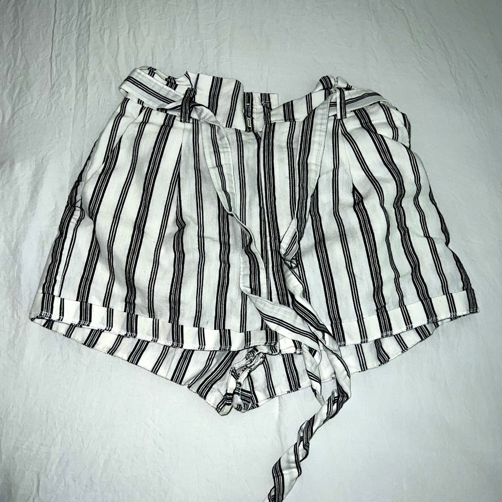 Forever 21 / Striped shorts